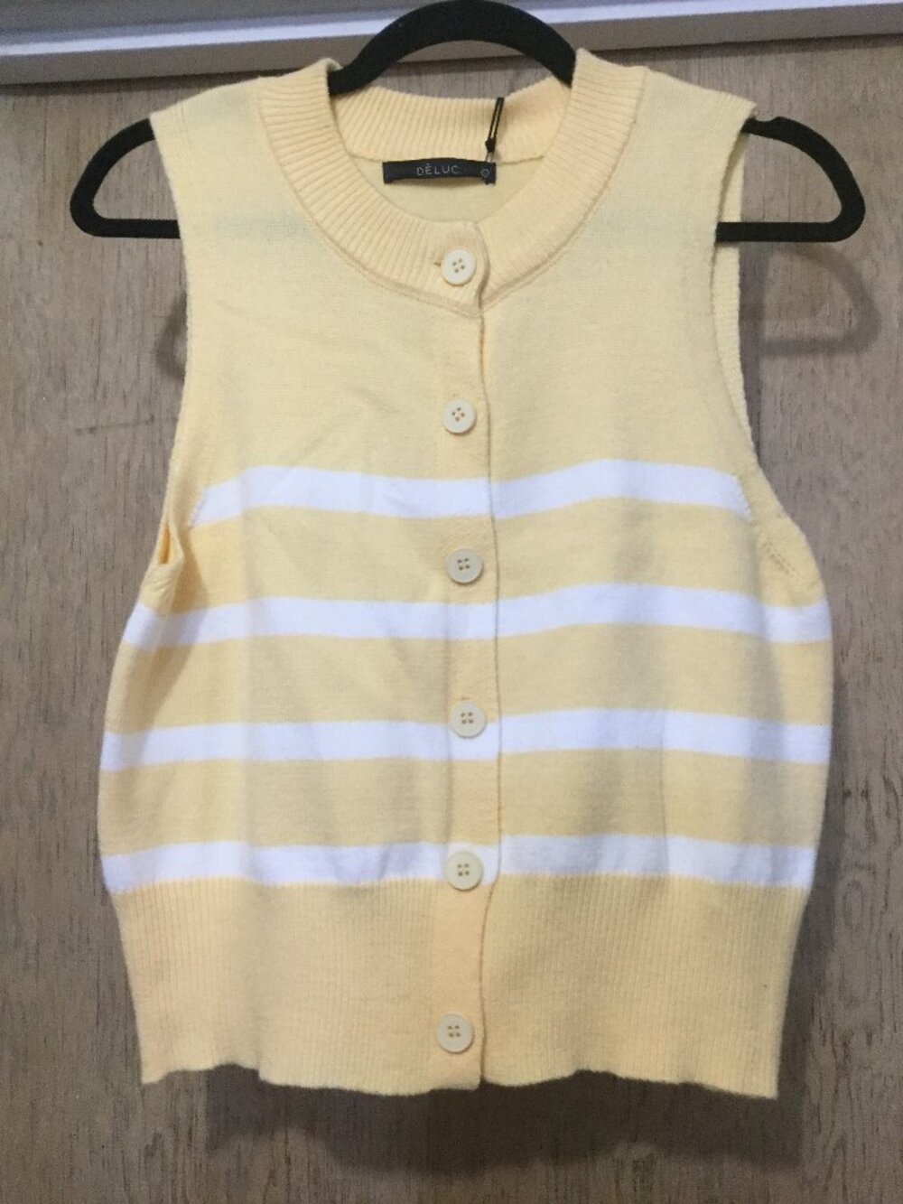 NWT DELUC  Mykoonos knit sweater vest button front yellow and white size large